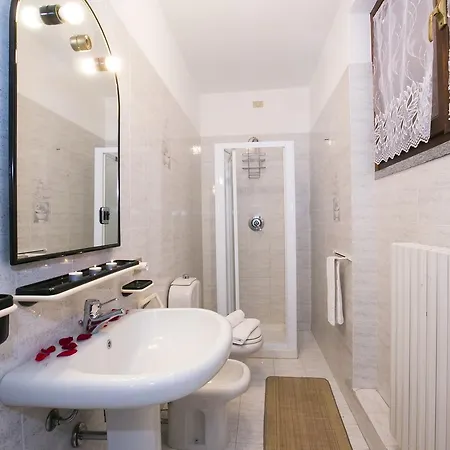 Mezzegra Elegante Apartmán *