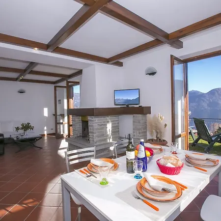 Apartament Mezzegra Elegante *