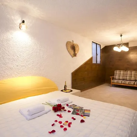 Mezzegra Elegante Apartament *